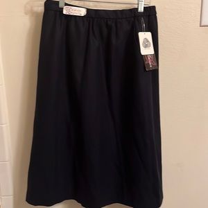 Vintage cross-country fashions black wool skirt size 34 elastic waist, Pockets